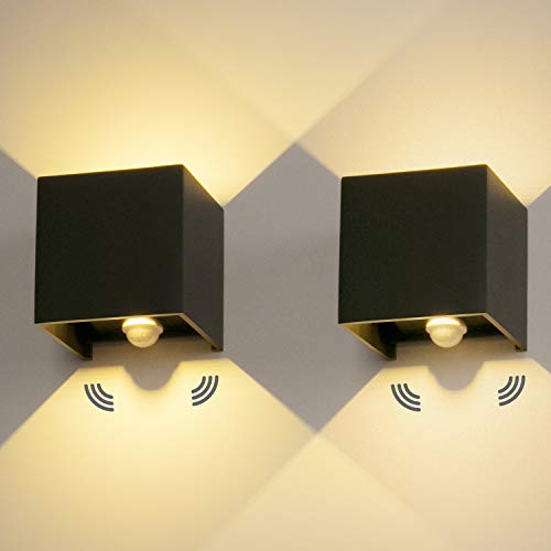 LEDMO 2 Pezzi 12W Lampada da Parete Con Sensore di Movimento Per esterno/interno LED Applique Parete Moderno Cubo Nero Lampada da Muro 3000K Bianco Caldo Luci a Parete in Alluminio Impermeabile IP65